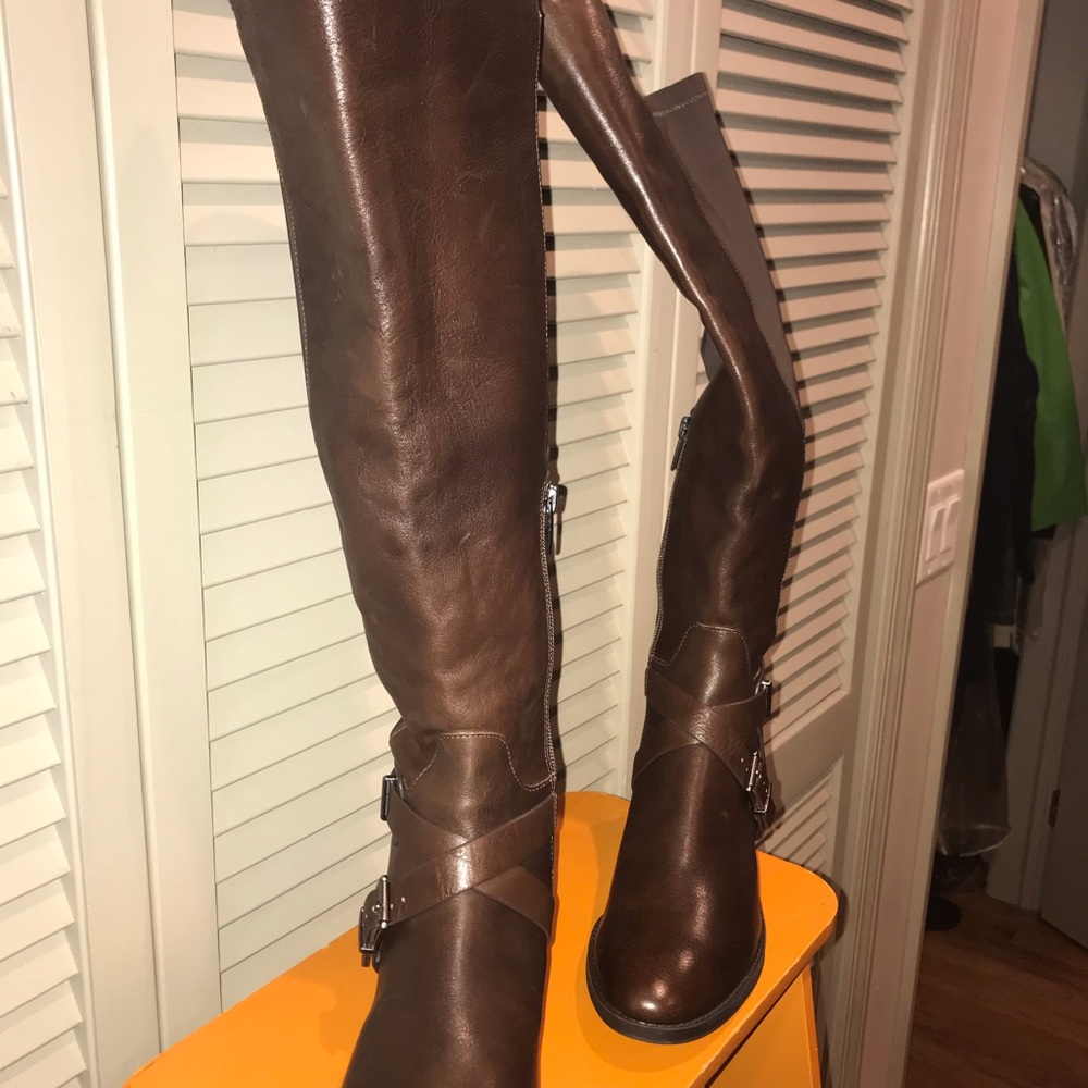 Knee-high leather boots